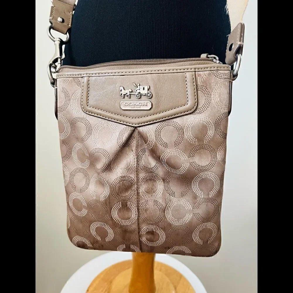 VINTAGE COACH MADISON OP ART CROSSBODY PURSE